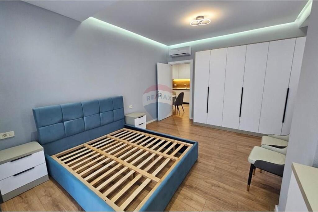 Apartament 2+1 me parkim per qira tek Mine Peza!