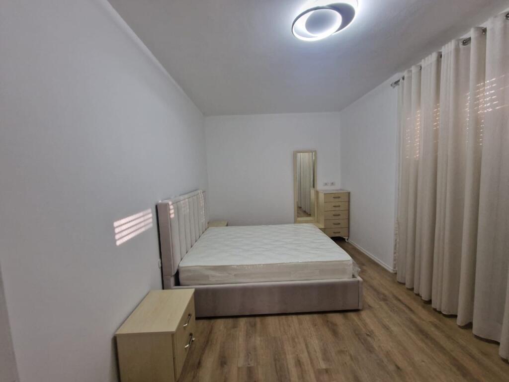 Apartament me qera Univers City
