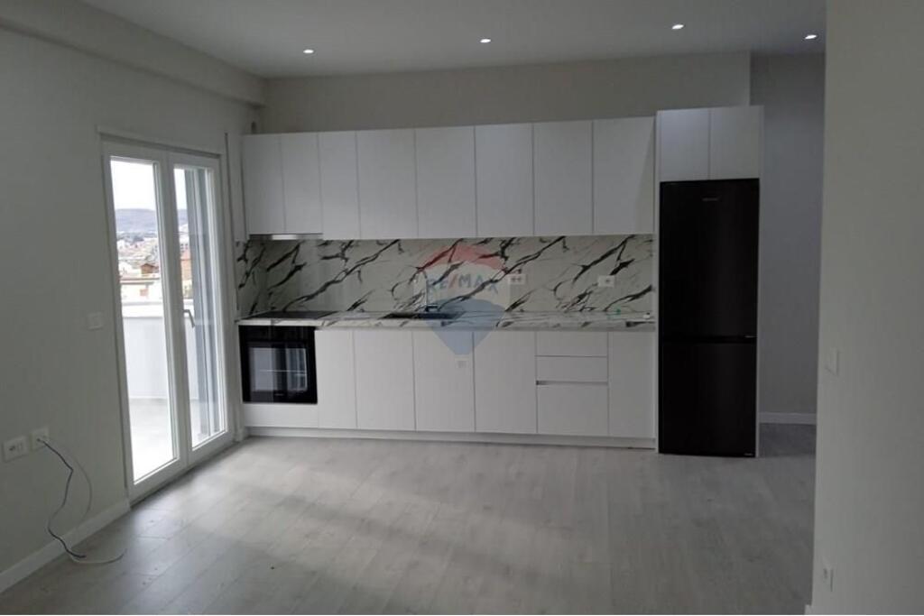 Apartament - Për Qira - Kodra e Priftit, Tiranë