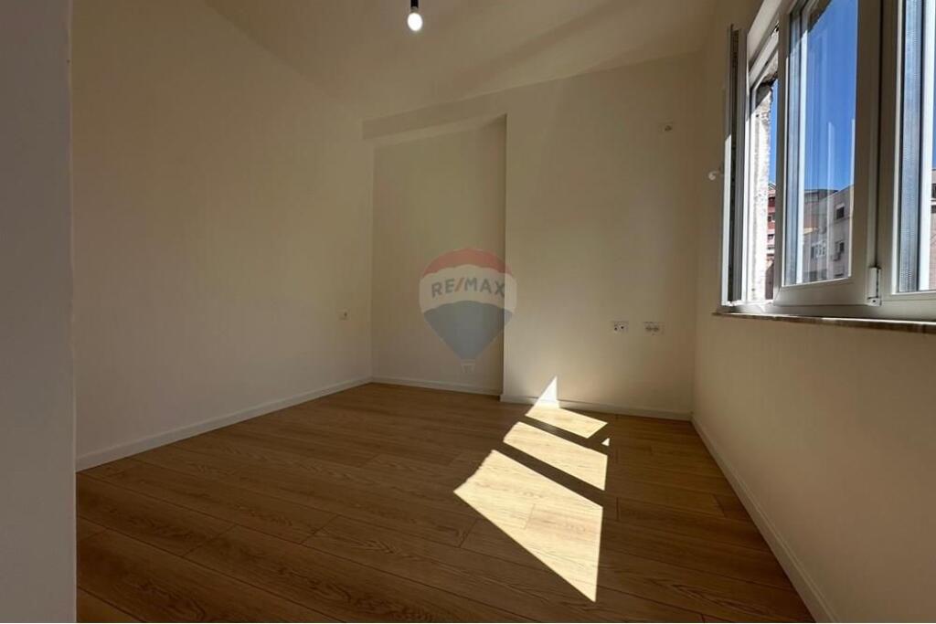 SHITET APARTAMENT 1+1 RRUGA E KOSOVAREVE