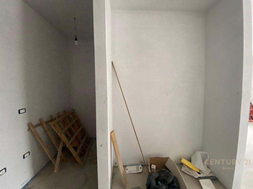 APPARTAMENTO 3+1+2 + VERANDA + PARCHEGGIO VICINO ALL'IPOTECA IN VENDITA!