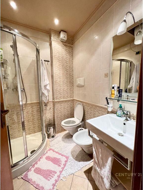 APARTMENT FOR SALE WITH VERANDA AT GARDA E REPUBLIKES