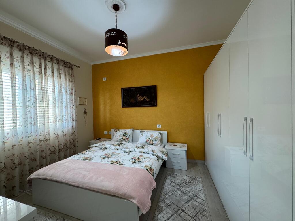 VILAT GJERMANE, JAPIM ME QIRA APARTAMENT 2+1