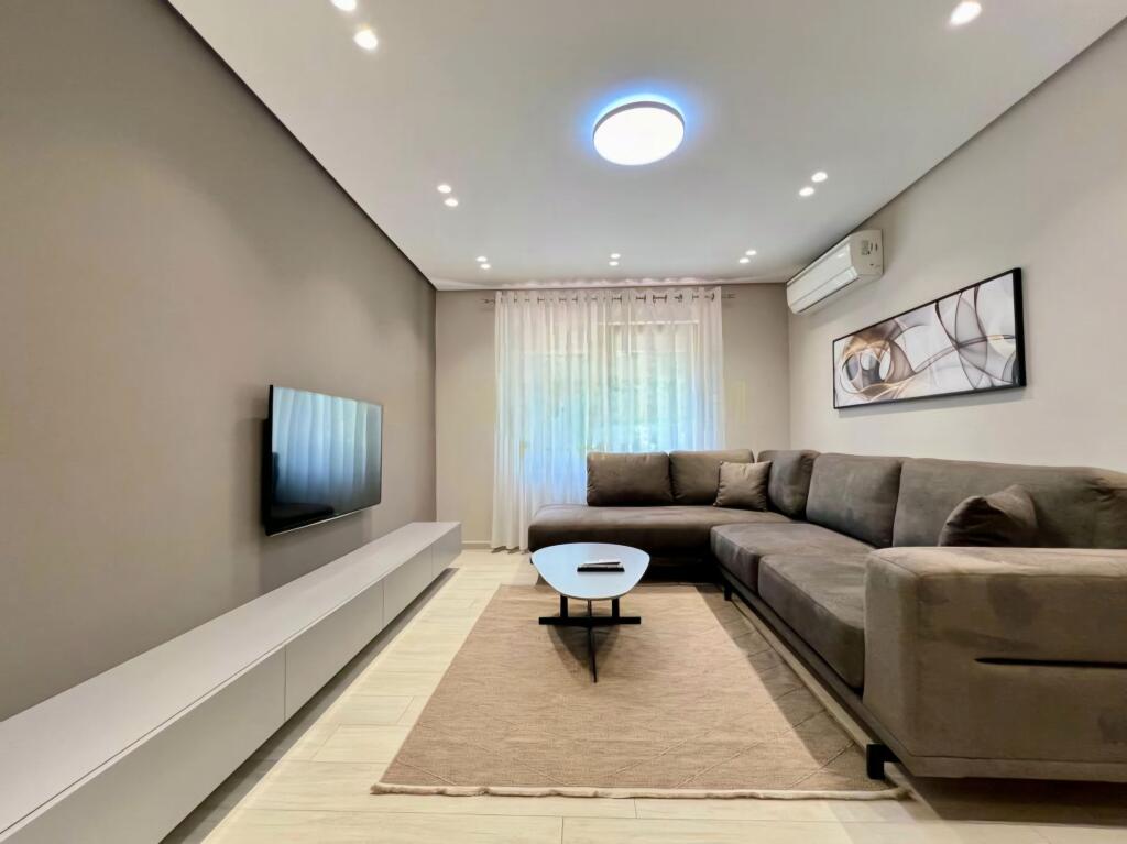 Apartament 2+1 per qera ,Posta Qendrore/Sheshi Skenderbej!