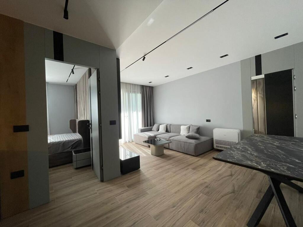 Apartament 2+1 me Qera Afatgjate - Lungomare, Vlore