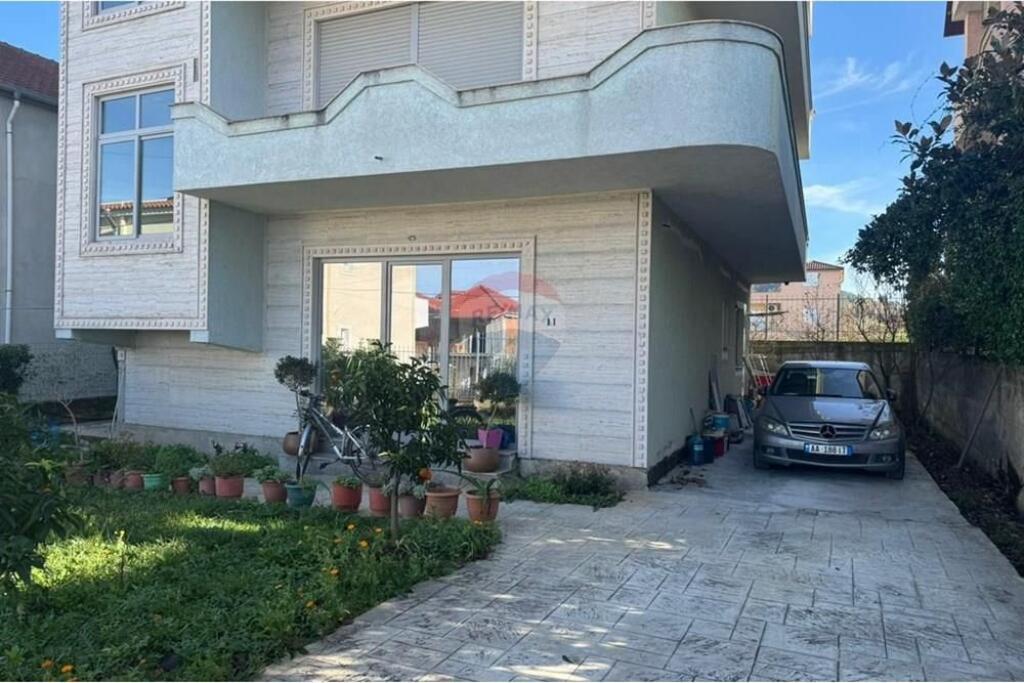 4-STOREY VILLA FOR SALE IN KOMBINAT