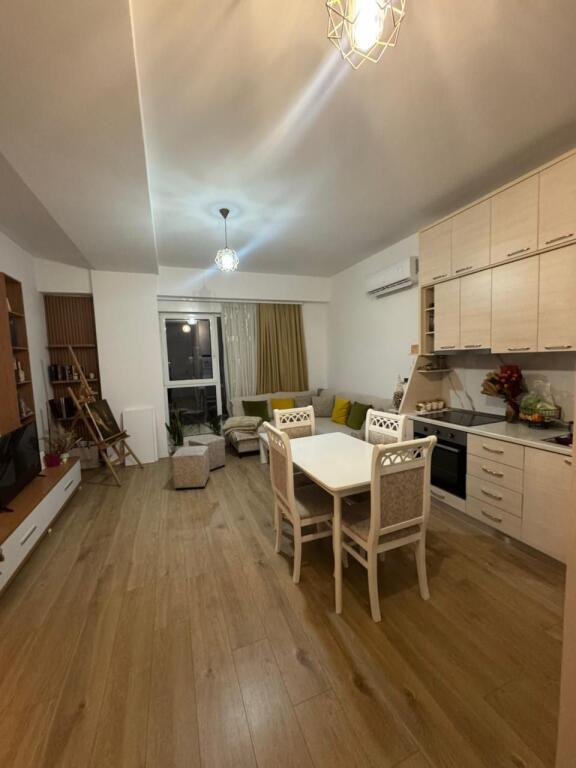 Apartament 1+1 me  qira tek  SIRI kodra