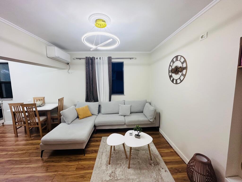 Jepet Me Qera Apartament 2+1+1 Ballkon