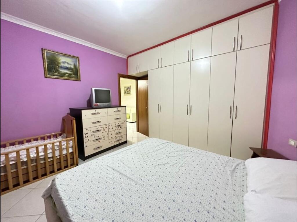 Apartament 1+1+Garazh me Qera Afatgjate - prane restorant Salvadore, Vlore