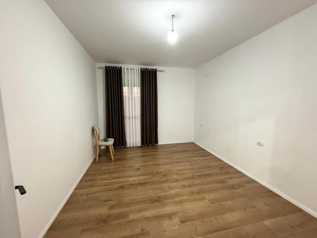 APARTAMENT ME QIRA 2+1  NE KAMEZ