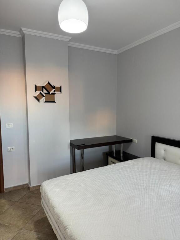 APARTAMENT ME QERA 1+1 YZBERISHT 40.000 LEKE