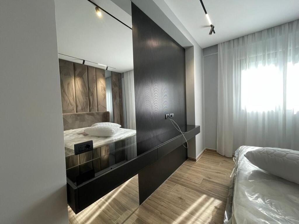 Apartament 2+1 me Qera Afatgjate - Lungomare, Vlore
