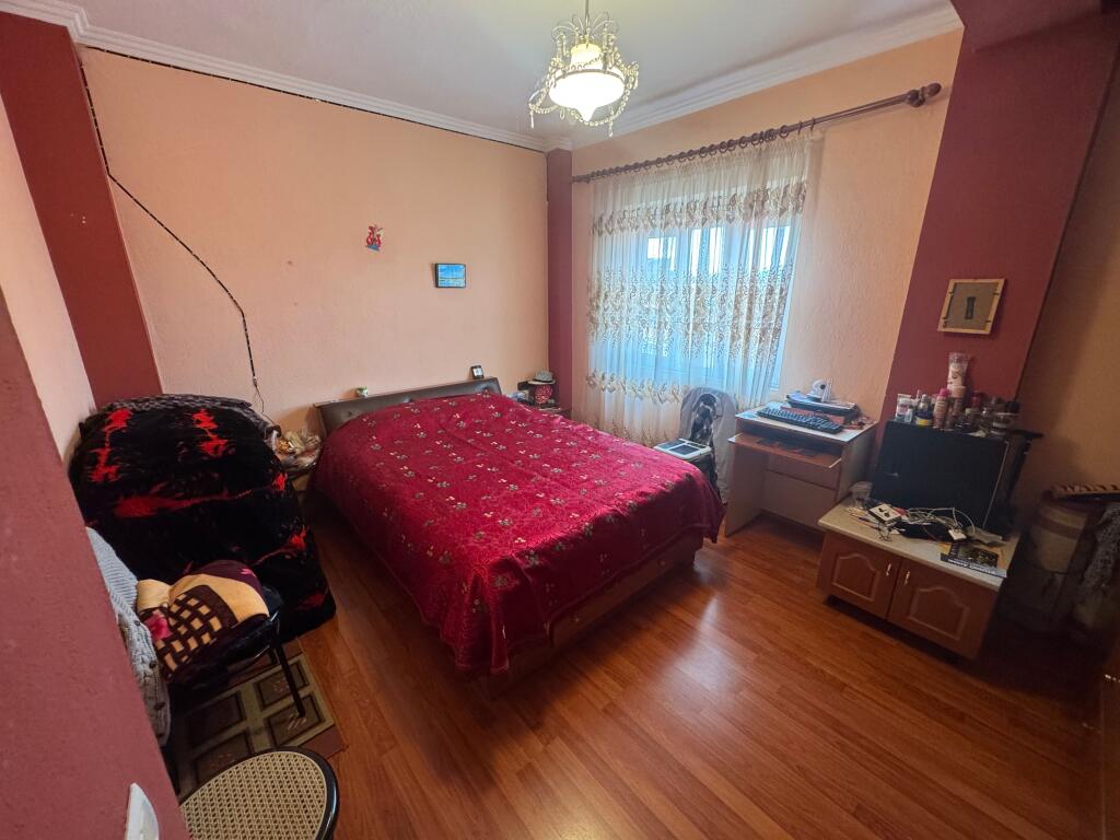 Apartment 2+1 for sale – Neighborhood 10, near the Road Transport Directorate, Korçë