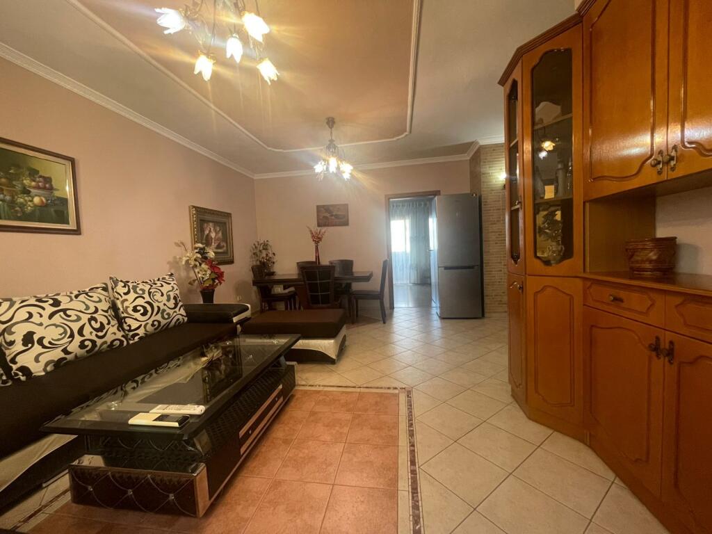 🏢Selvia, Via Isa Boletini, appartamento arredato 2+1 in affitto. 75.000 Leke      