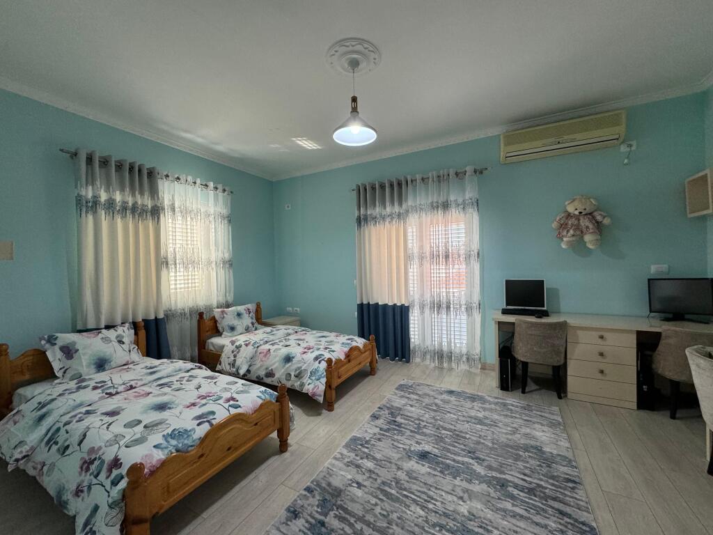 VILAT GJERMANE, JAPIM ME QIRA APARTAMENT 2+1