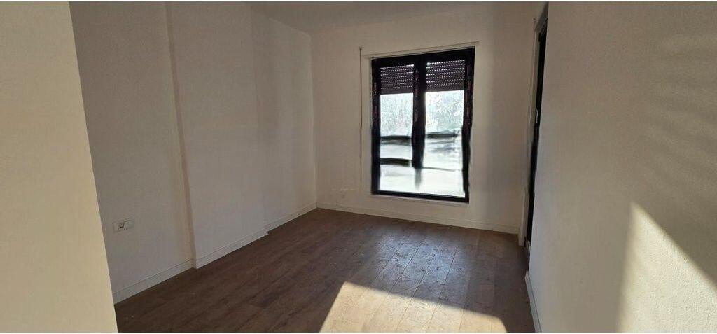 Jepet apartament 2+1 me qera tek Komuna e Parisit! 700 € /Muaj