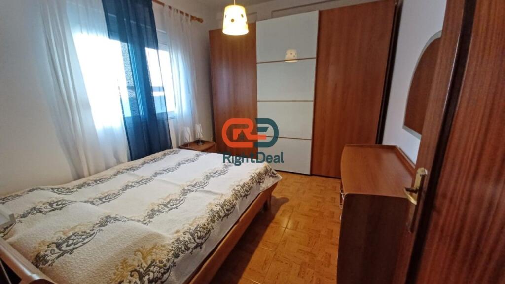 Tek Fakulteti I Inxhinierise Se Ndertimit, Jepet Me Qira Vile, Me Hapesira Te Bollshme Dhe Lokacion Ideal!!!