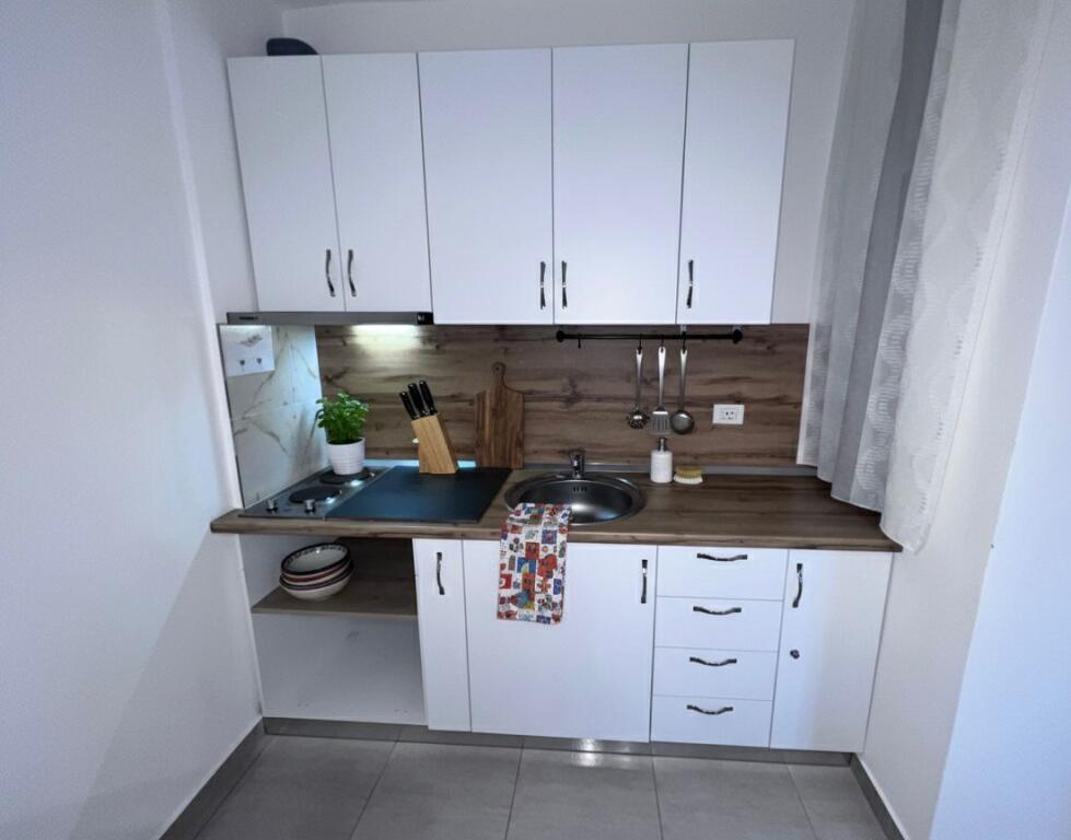 🏡 Shitet apartament 1+1 te Shkembi i Kavajes, Durres