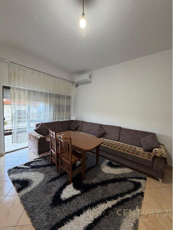 2+1 apartment for rent in Don Bosko, near Vaçe Zela school