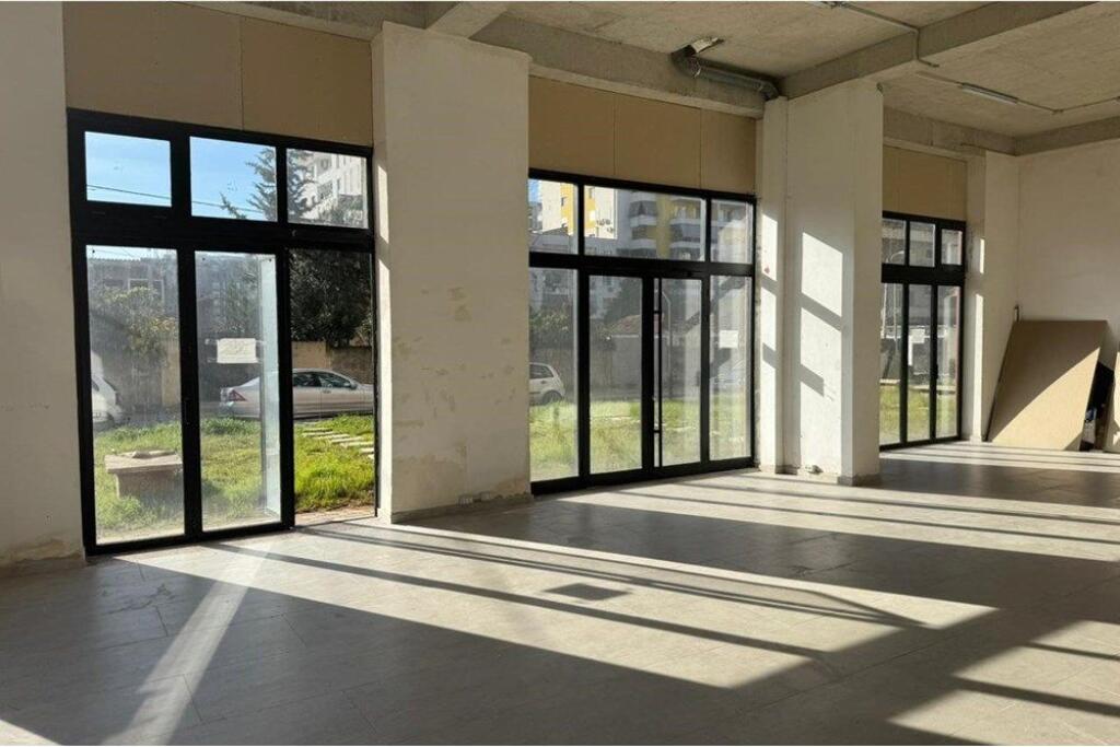 AMBIENT BIZNESI PER QIRA NE LAPRAKE