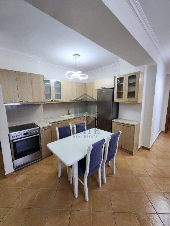 Shitet Apartament 2+1, Kati i 5-të me Ashensor