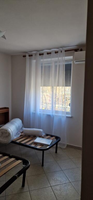 APARTAMENT ME QERA 2+1 21 DHJETORI 65.000 LEKE