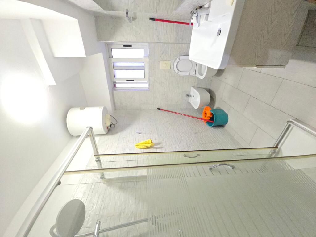 JEPET ME QERA APARTAMENT 2+1 PRANE STADIUMIT DURRES