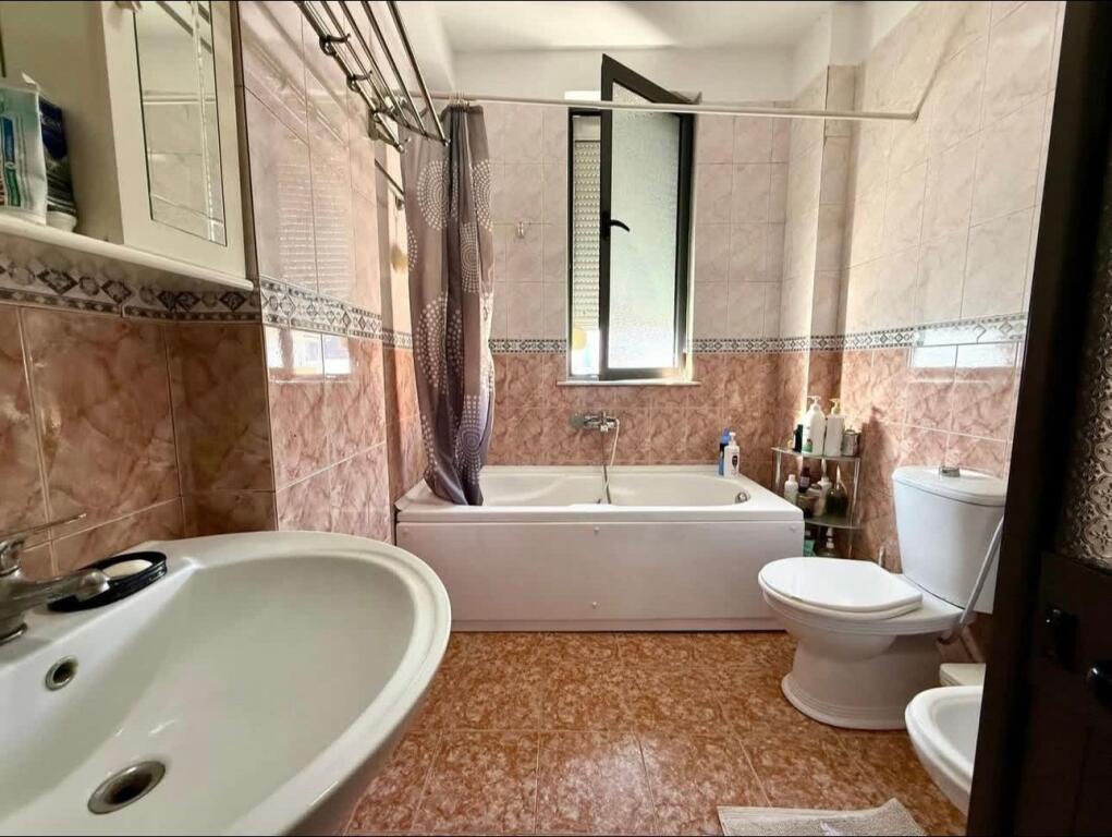 Apartament 2+ 1 per shitje ne Ali Dem