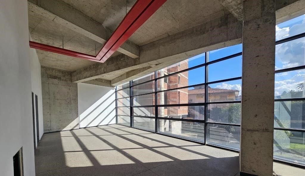 Edificio di 10 piani in affitto in Rruga e Kavajës – 4 500 m² di costruzione