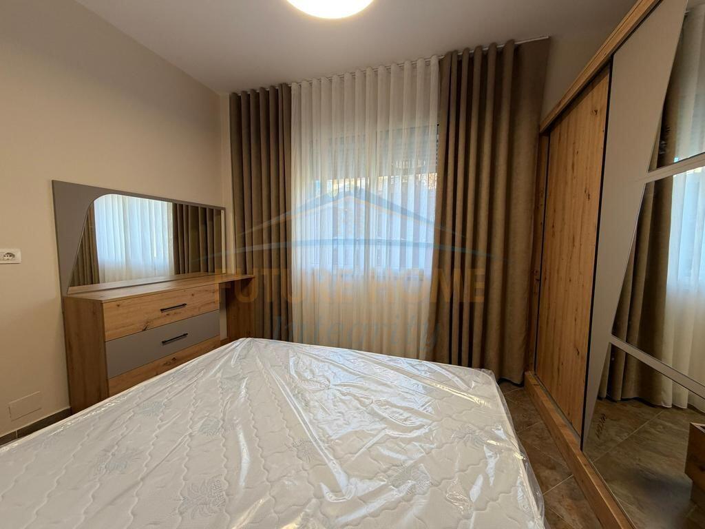 Shitet, Apartament 1+1, Fresk, Tiranë.