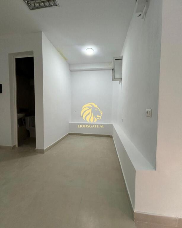 🏢 AMBIENTE BIZNESI ME QIRA – ZONA SIRI KODRA