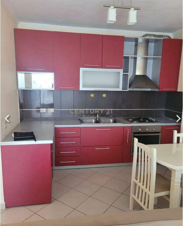 Apartament 1+1 per Shitje tek Komuna e Parisit