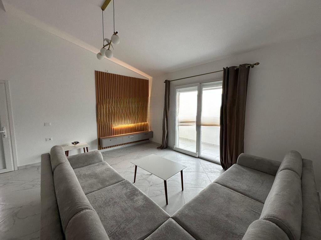 Jepet me qira kat vile ne Babrru. 400 € /Muaj