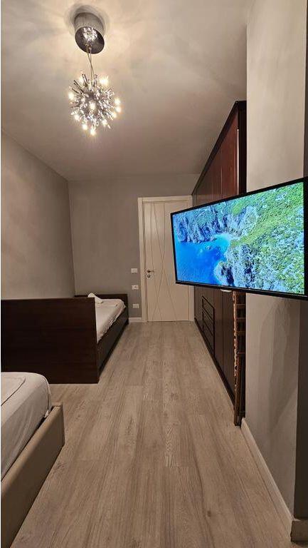 Centro di Tirana!📍 Via Barrikadave! Appartamento 2+1+2 + Posto Auto in Vendita!