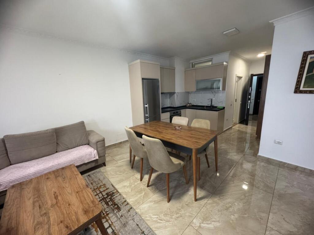 🏠 Jepet apartament  1+1 me qira – Zona 5 Maj!!!