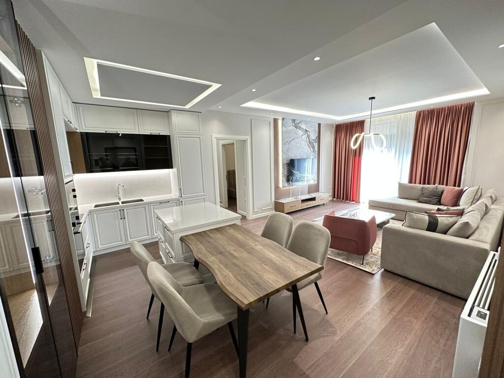 Apartament me qera 2+1+2+parkim Rruga e Kosovareve