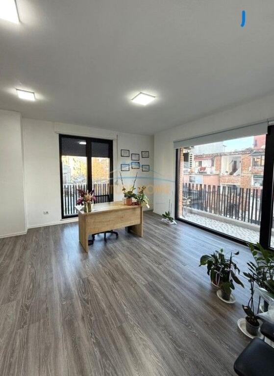 In vendita, Appartamento 1+1+Posto auto, Via Qemal Stafa, Tirana