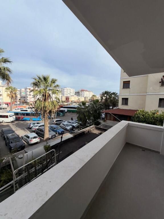 🏡 APARTAMENT ME QERA 1+1+Ballkon Jepet per Biznes 📍 Lokacioni: Stacioni Trenit Durres