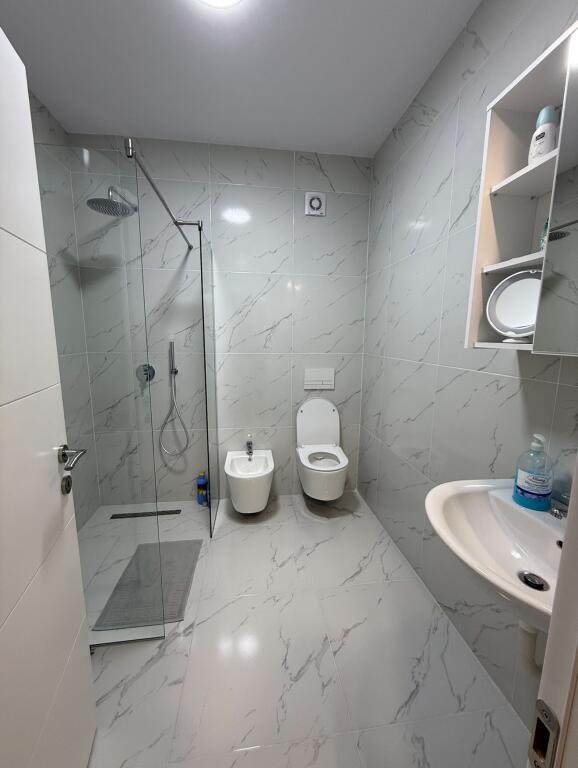 Jepet me qira apartament 1+1 – Bulevardi i Ri, Jordan Misja