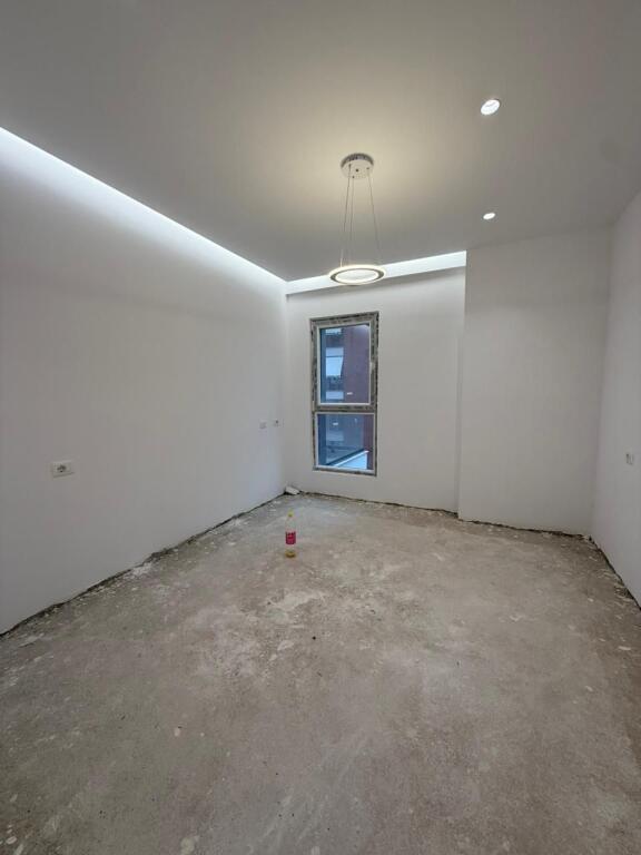 APARTAMENT 2+1 NË SHITJE - ZONA ALI DEMI, PALLATI I SPAR