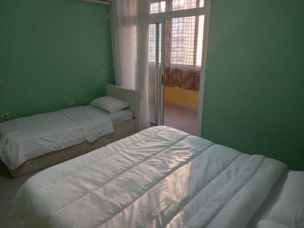 Apartament 2+1 me qira tek Komuna e Parisit!