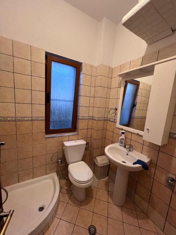 Apartament 2+1 per qira tek Marlin Barleti ne Selite.