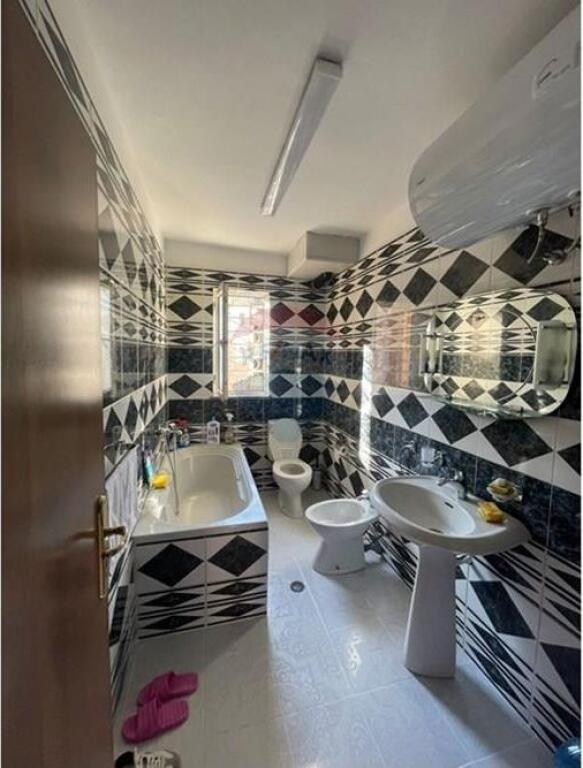 Jepet me Qira Apartament 2+1 te Selvia