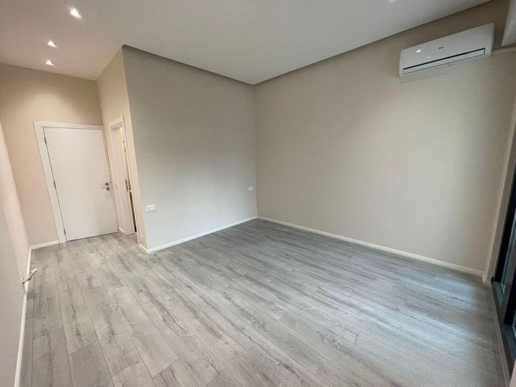 SHITET APARTAMENT 2+1+2 – KOMPLEKSI SQUARE 21 (ARLIS), RRUGA E KAVAJËS 📍