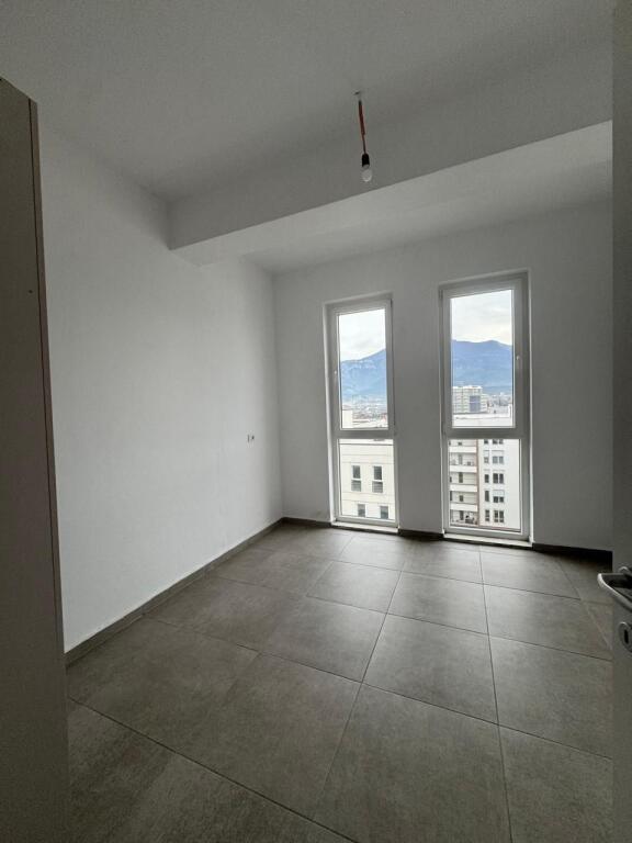 Affittasi un appartamento 2+1 nella zona di Via 5 Maggio vicino ai palazzi del municipio 430 mila lek