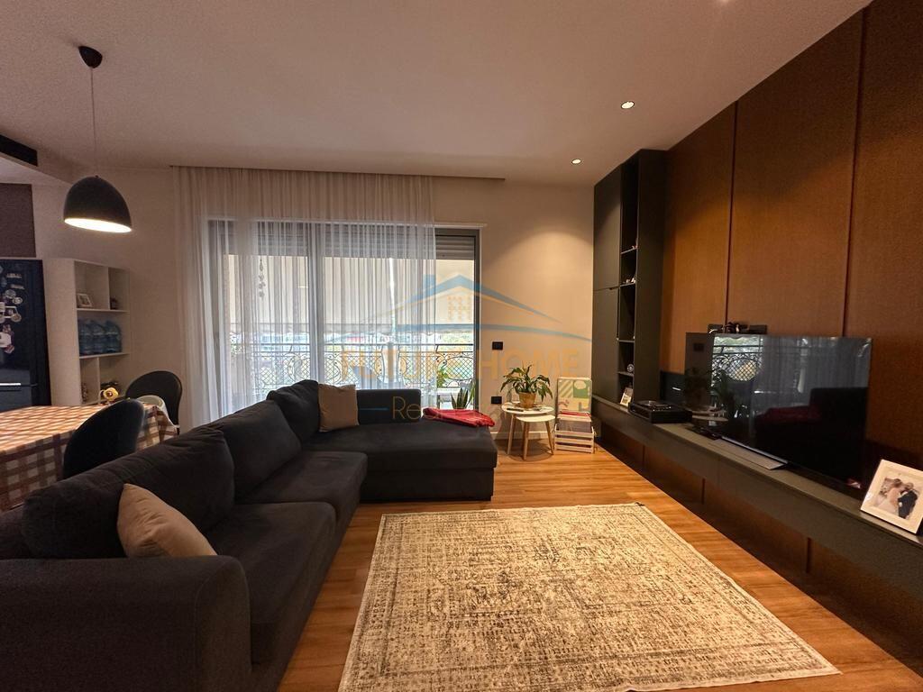 Shitet apartament 2+1 Kompleksi Delijorgji