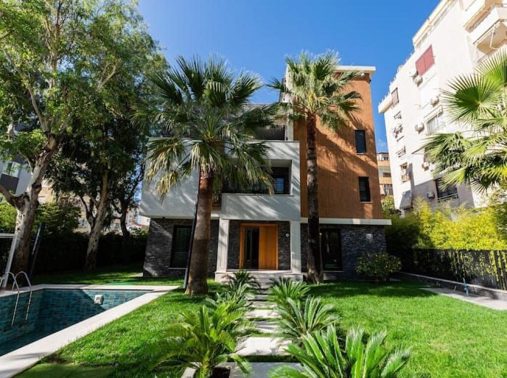 🏰 SUPER VILË LUKSOZE 4 KATËSHE NË ILIRIA PLAZH DURRËS