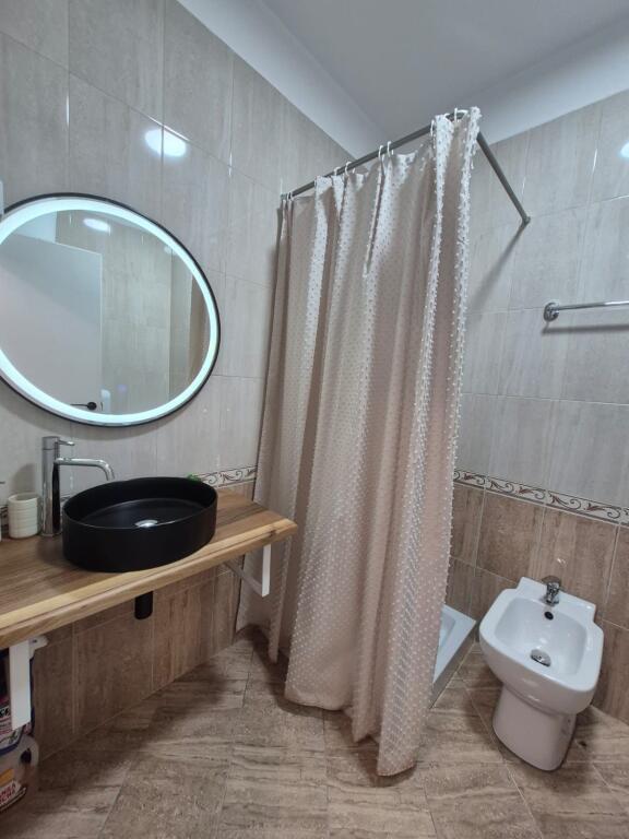 1+1, luxury furnished near Partizani high school, 500 euros, also for bnb