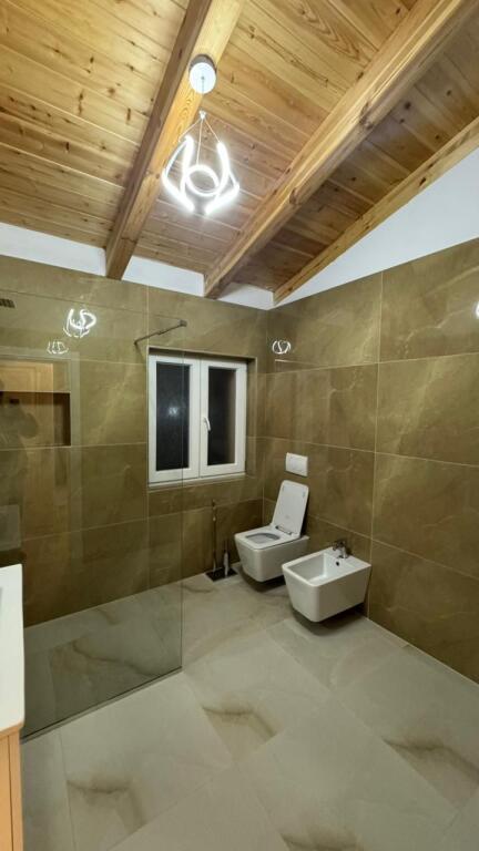 !!!SUPER SHTEPI ME QERA NE FARK!!!