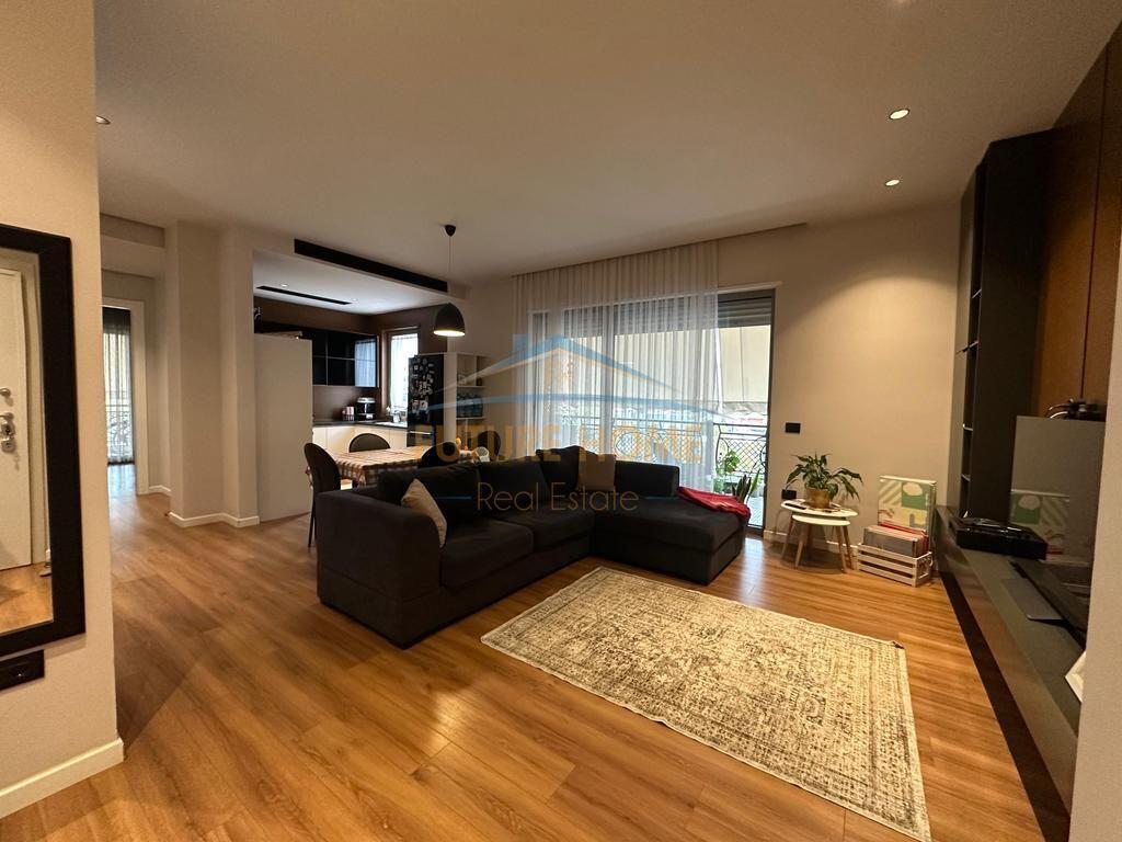 Shitet apartament 2+1 Kompleksi Delijorgji